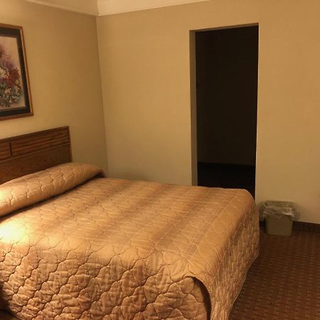 Relax Inn Растон Екстер'єр фото